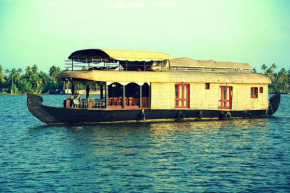  Kumarakom Heritage Houseboats  Kumarakom